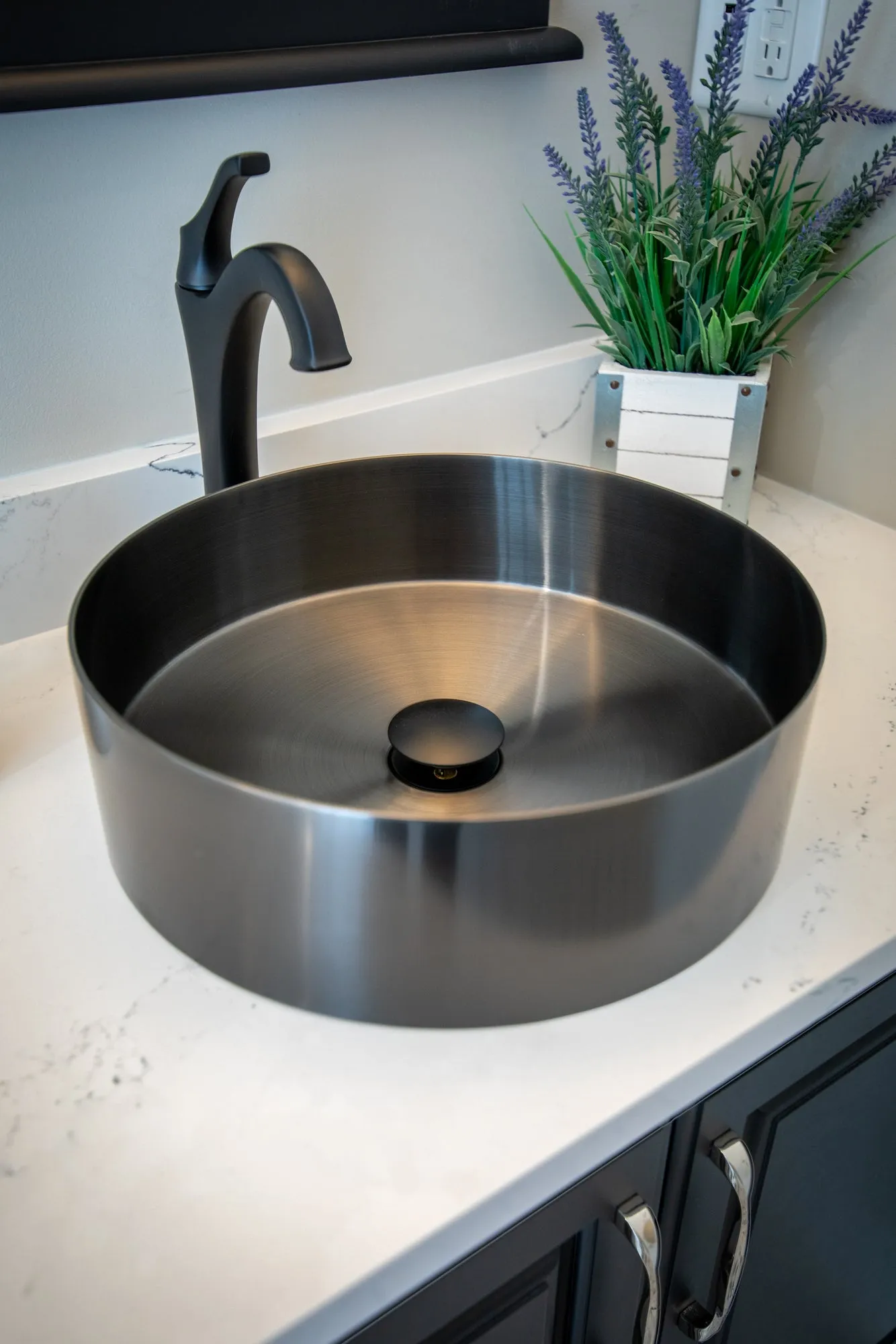 15" Round Stainless Steel Bathroom Vessel Sink with Drain in Black