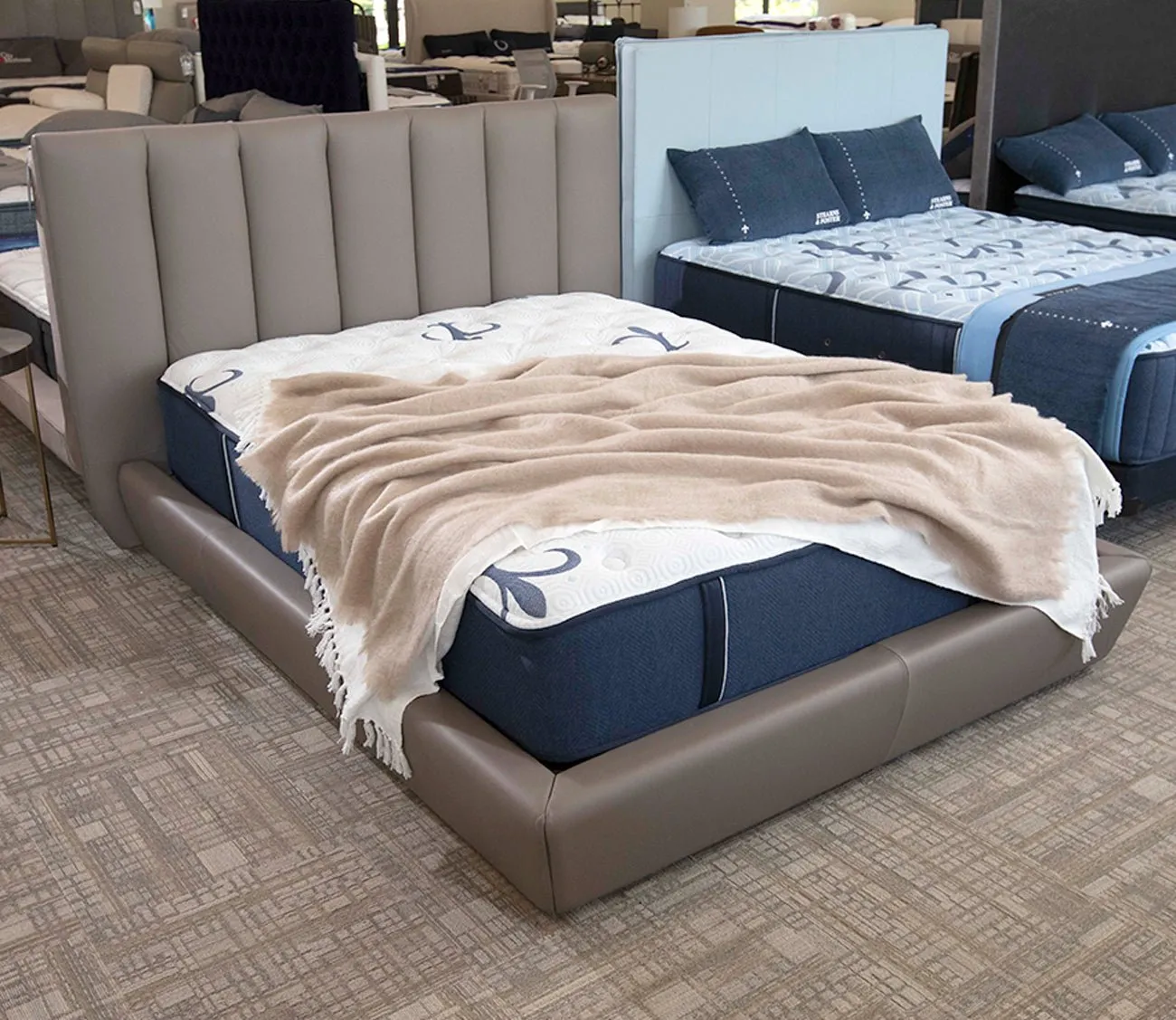 CM Italia Narciso Leather Upholstered Bed